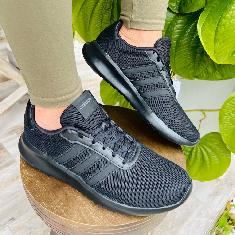 🖤Adidas🖤Classic Sneakers 🖤🤍Size 9.5